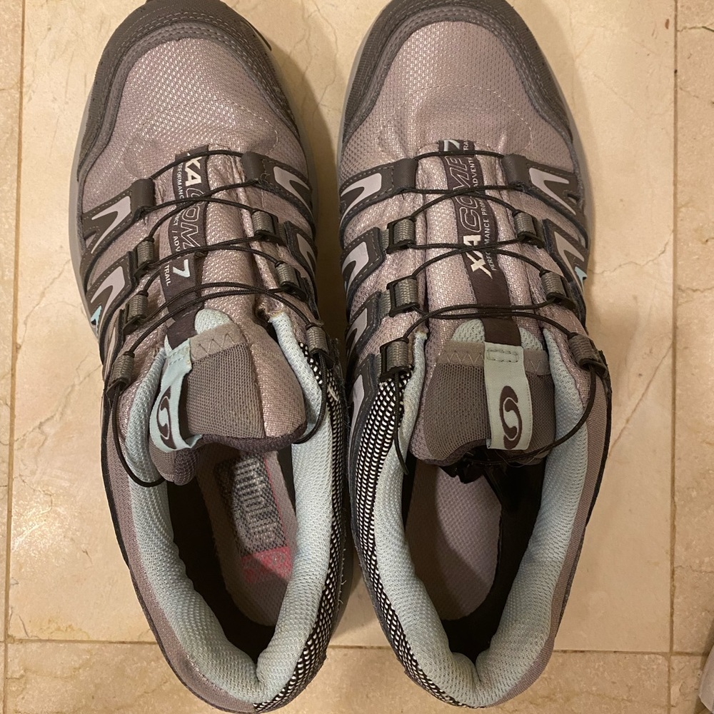 Salomon Women’s XA Comp 7 Waterproof Trail Running Shoe, Size 9